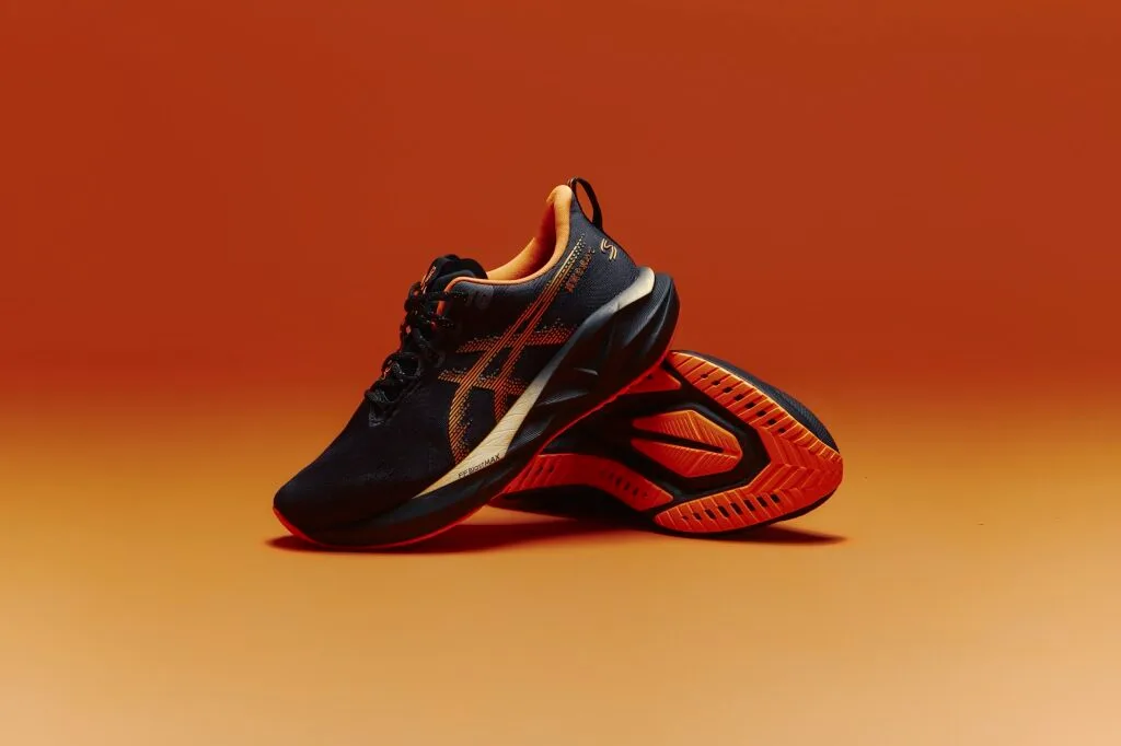 ASICS e Marca Senna lançam NOVABLAST™ 5 inspirado em capacete